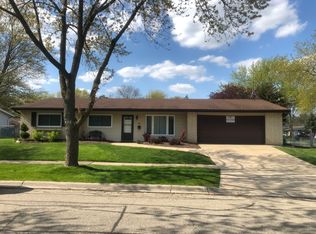 1126 Parkview Dr, Hanover Park, IL 60133