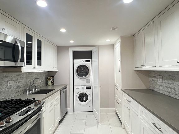 4th image of 752 W End Ave APT 18G