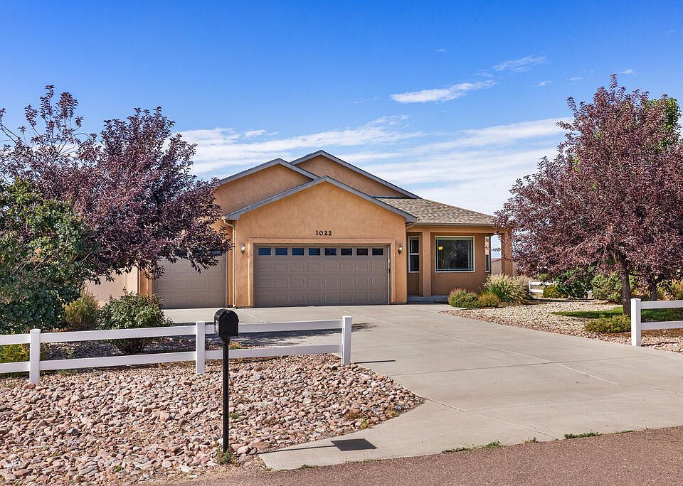 1st image of 1022 W Desert Sage Dr