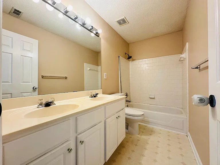 4208 Pentworth Ln NW — Photo 22