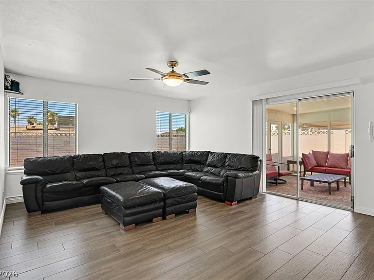 3956 Clear View Dr — Photo 5