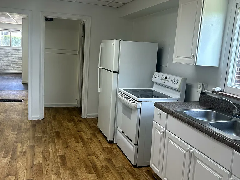 2428 Woodstock Ave #1 — Photo 2