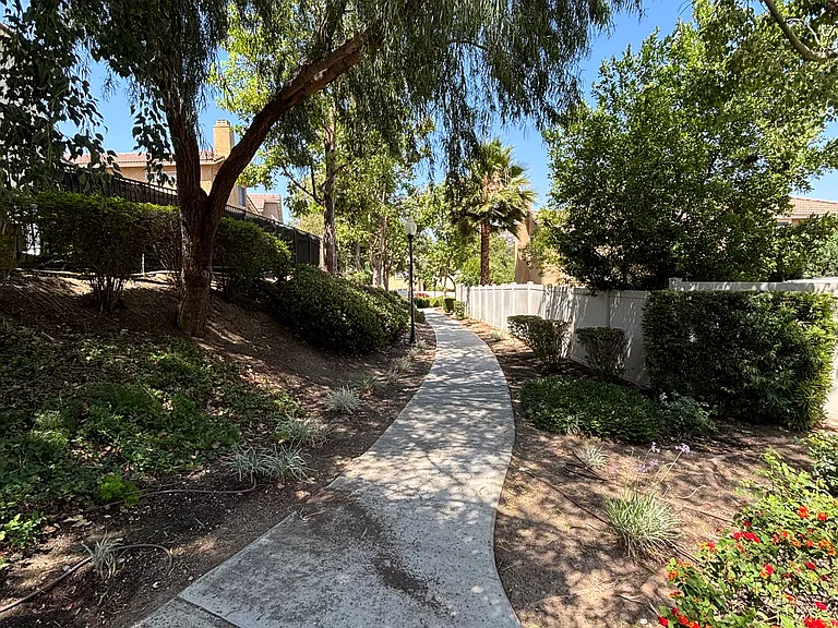 896 Cimarron Ln — Photo 37