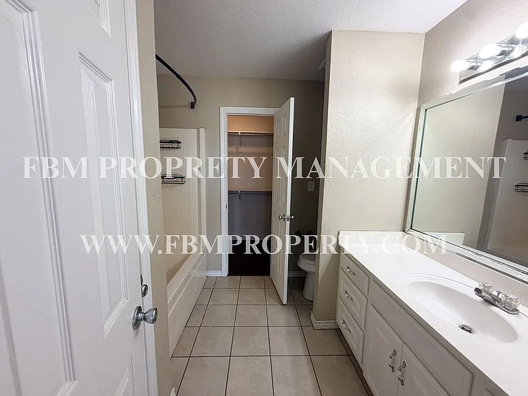 2702 Boyd St — Photo 12