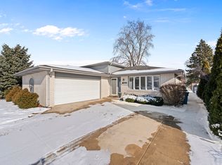 9109 Crescent Ct, Oak Lawn, IL 60453