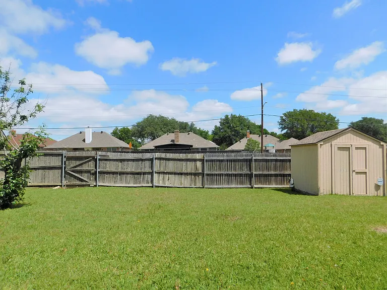 2409 Westview Trl — Photo 24