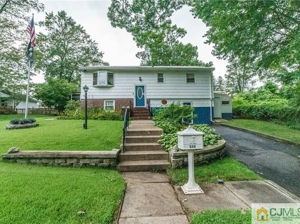 640 Forest Ave, Laurence Harbor, NJ 08879