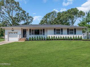 22 Glenwood Dr, Bayville, NJ 08721