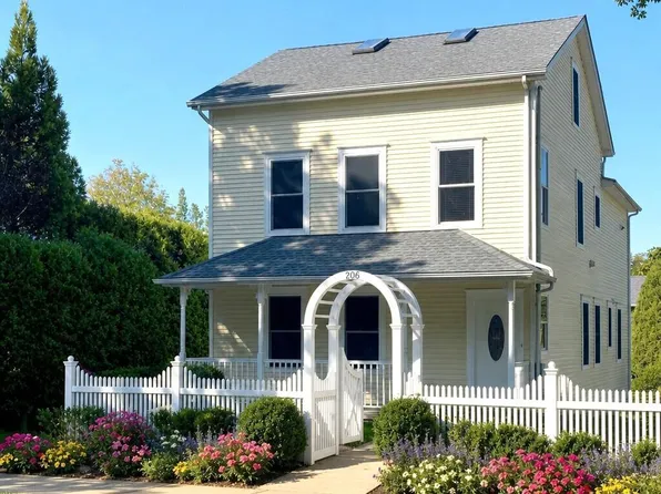 206 Milbank Ave, Greenwich, CT 06830