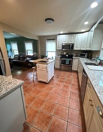 2nd image of 977 Hancock St #1