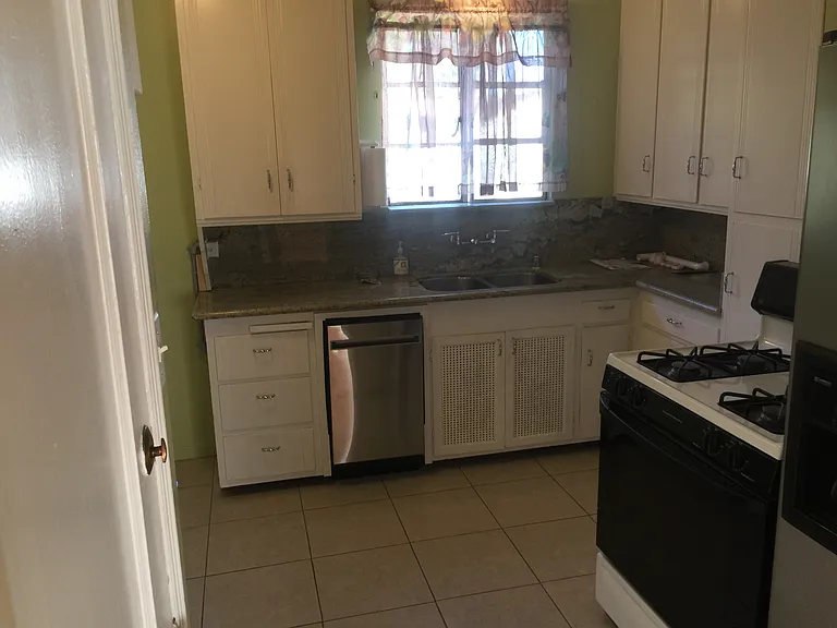 4438 Steele St — Photo 22
