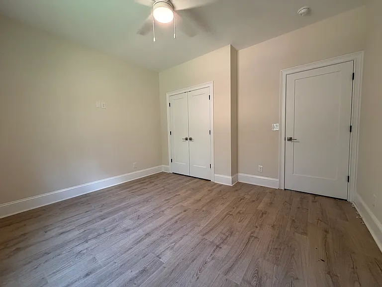 912 Chatham Ln — Photo 18