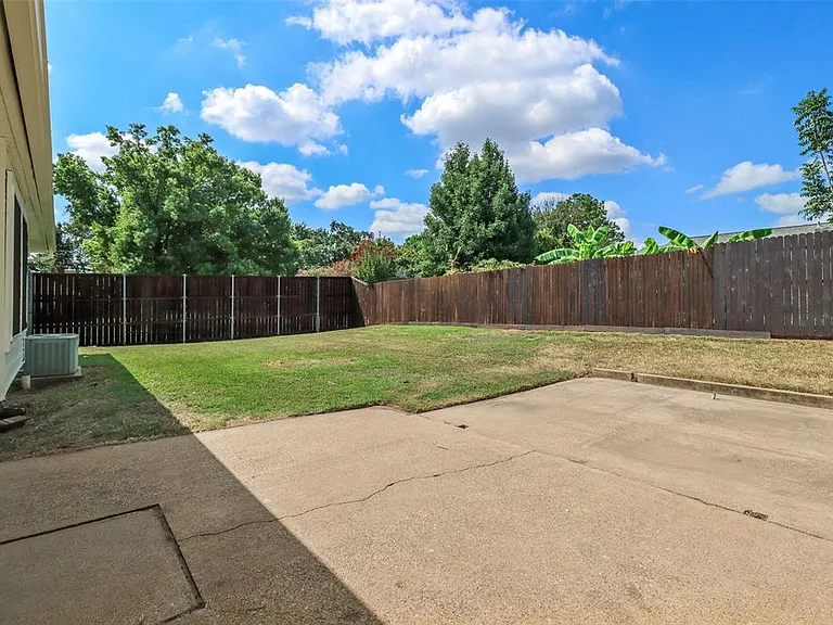 2601 Knoll Trl — Photo 21