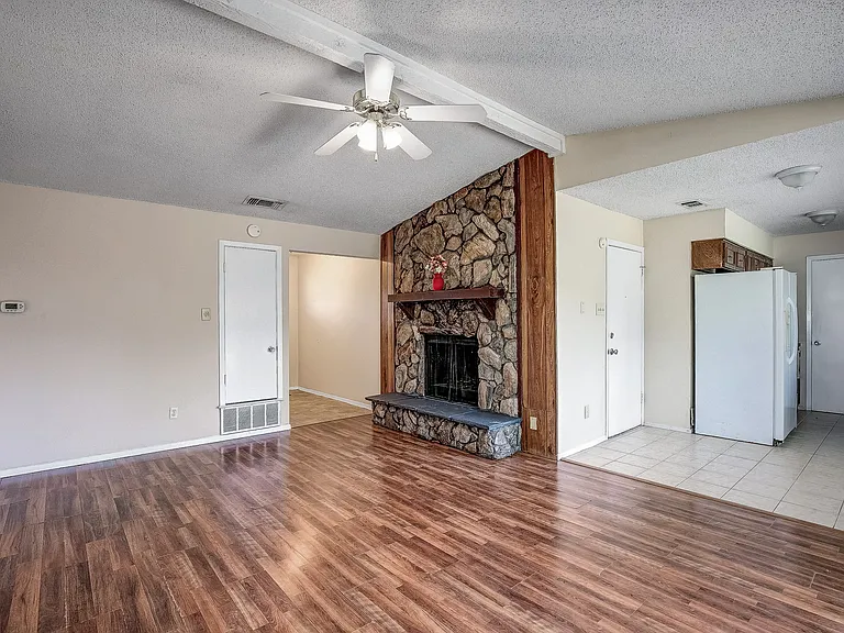 1717 Palisades Dr — Photo 8