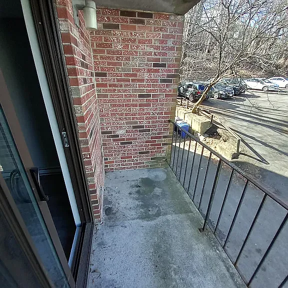 566 Washington St #14 — Photo 10