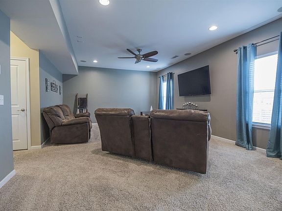 5th image of 2519 Parkwood Dr