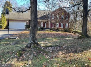 6122 Emmett Guards Ct, Fairfax Station, VA 22039