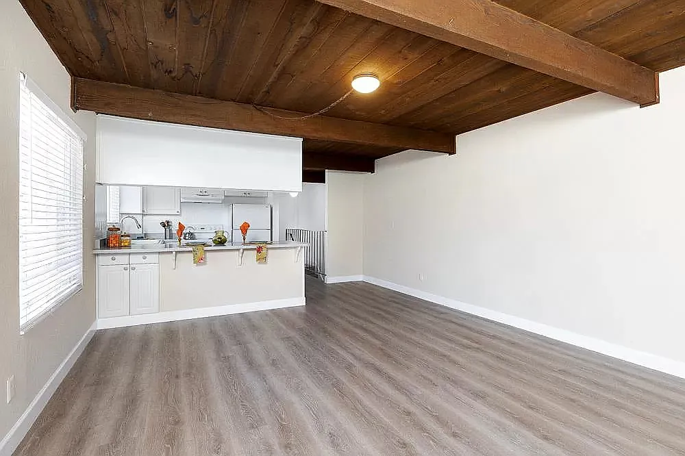 2 bed, 1014 sqft, $4,000 — Photo 3