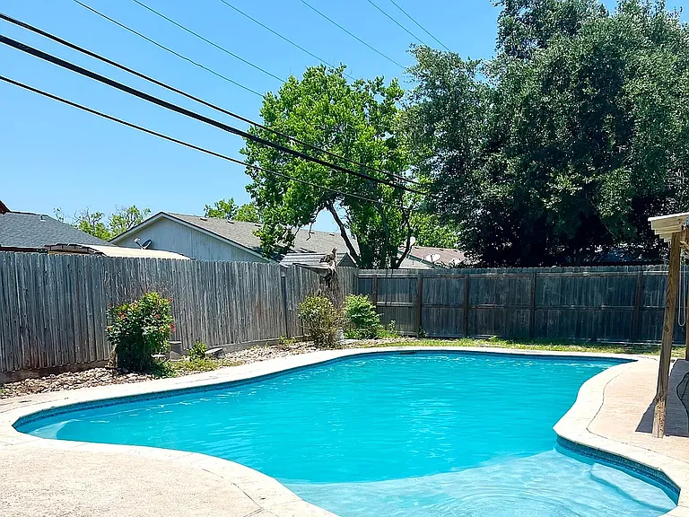 1717 Denver St — Photo 2