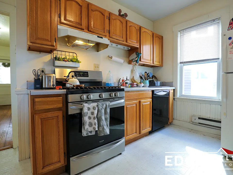 44 Easton St #2