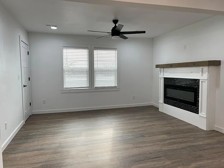 301 N Kentwood Ave — Photo 3
