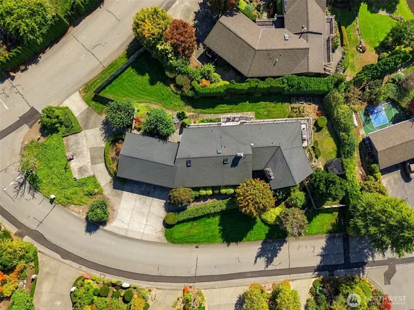 9355 NE 30th Street, Clyde Hill, WA 98004