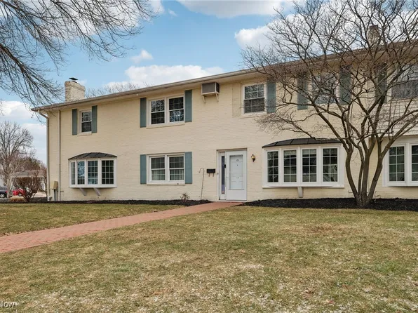 6 Meadowlawn Dr Unit 15, Mentor, OH 44060