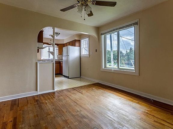 4th image of 606 W Centennial Ave #606