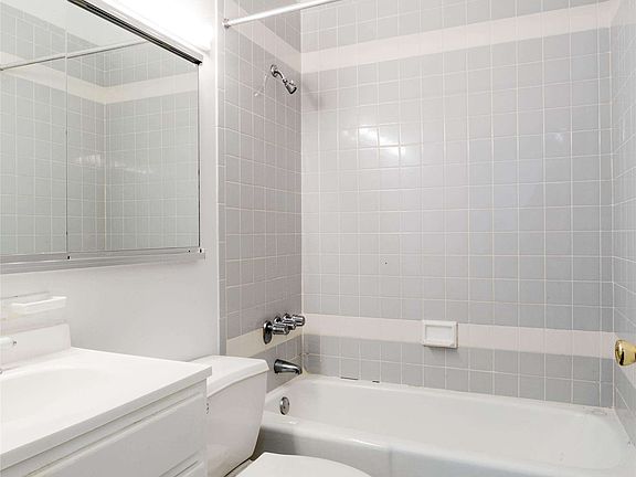 5th image of 215 W 84th St APT 323