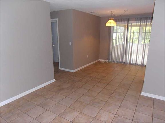 4th image of 2225 Poinsettia Dr