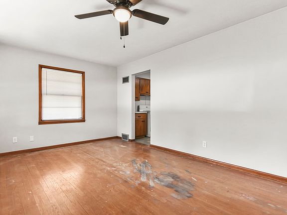 5th image of 1901 Lee St