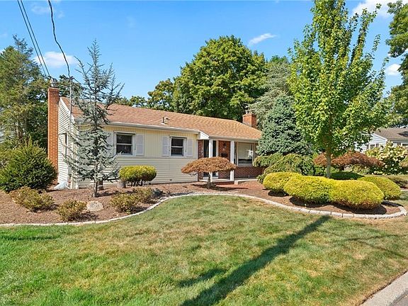 3rd image of 41 Thistle Dr