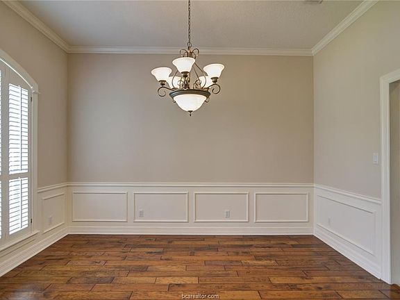 3rd image of 4400 Belvoir Ct