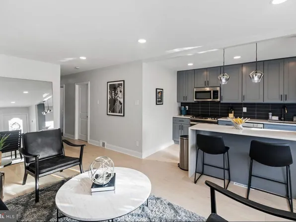 214 Acres Dr, Ridley Park, PA 19078