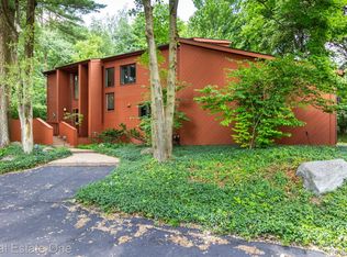 5896 Seville Cir, Orchard Lake, MI