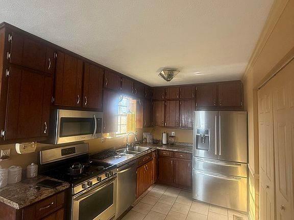 5th image of 245 W James Cir