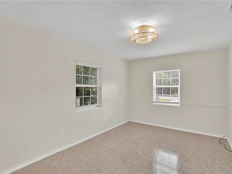 2359 De Soto Ave — Photo 7