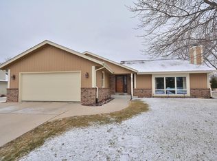 N77W16256 Countryside Dr, Menomonee Falls, WI 53051