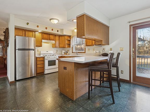 5th image of 710 Springland Ave