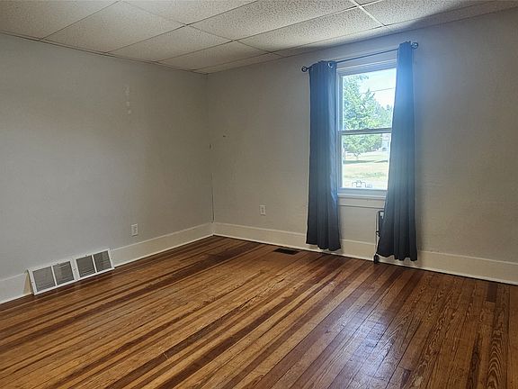 3rd image of 212 W Washington St