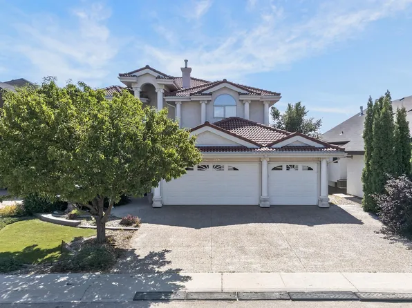 13527 158th Ave NW, Edmonton, AB T6V 1S3