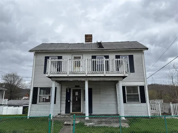 222 4th St, Yorkville, OH 43971