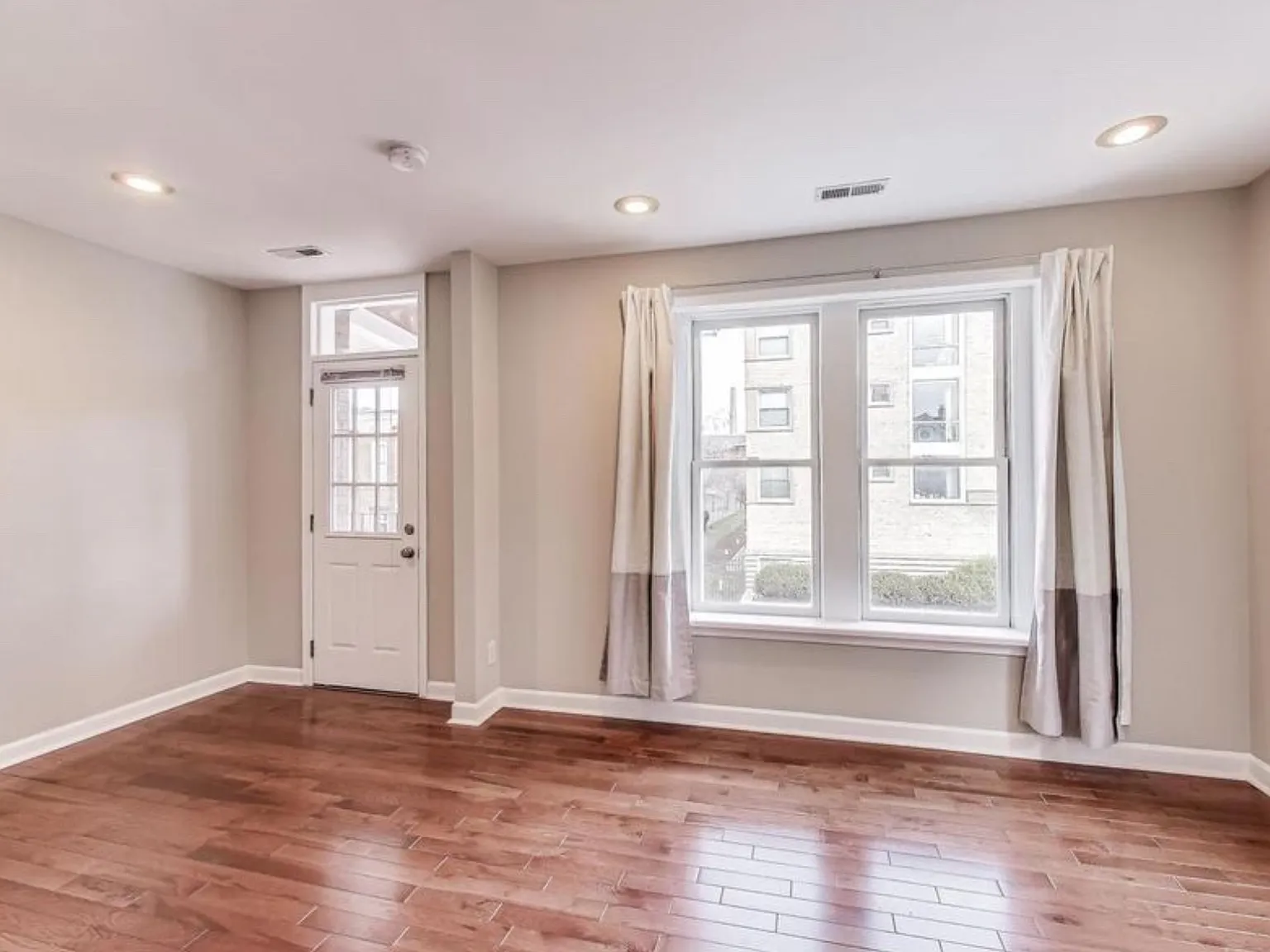 3 bed, 1124 sqft, $3,000 — Photo 4