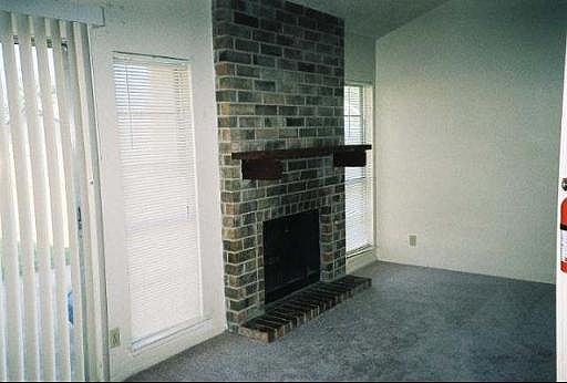4th image of 1146 LONGMONT DR