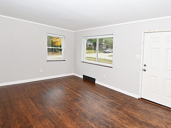 3rd image of 4721 Kenmore Ave