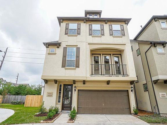 2nd image of 12211 Oxford Crescent Cir