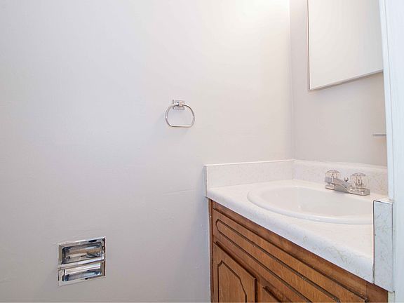 4th image of 814 Golfview Pl