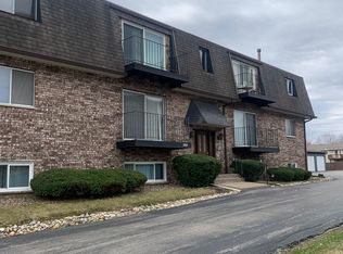 3069 4th St APT 8, Moline, IL 61265