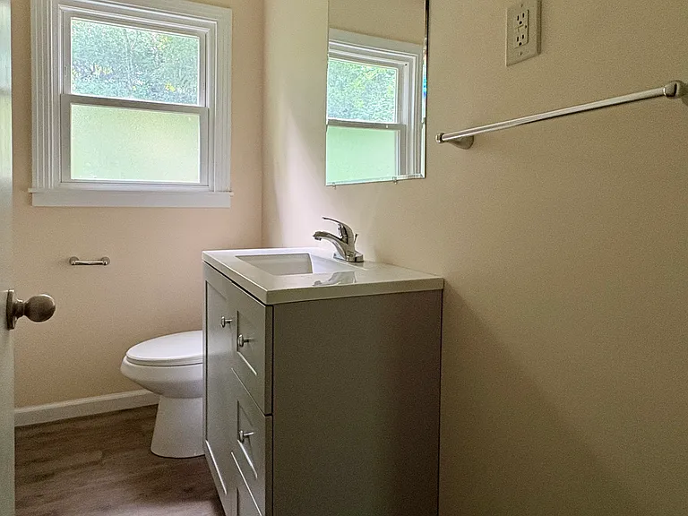 910 Preston Dr — Photo 11