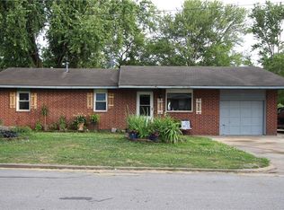 1002 SE 10th St, Bentonville, AR 72712